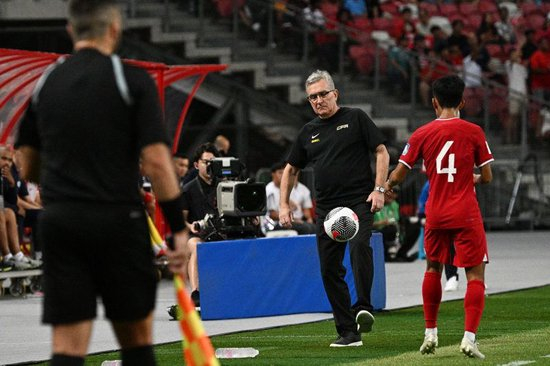 伊万告别战:国足伤病满营迎巴林 长期集训被指祸根 伊万告别战:国足伤病满营迎巴林 长期集训被指祸根