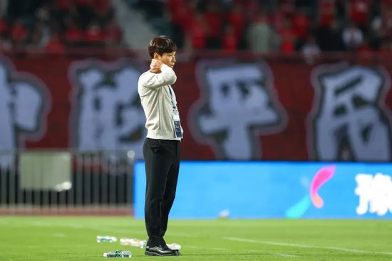 南基一终签字 河南队与韩国教练彻底切割 葡帅拉莫斯火线接盘 南基一终签字 河南队与韩国教练彻底切割 葡帅拉莫斯火线接盘