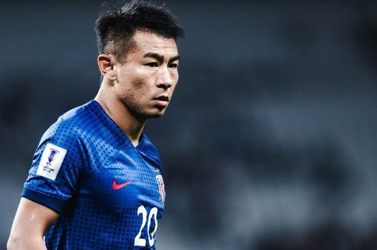 于汉超自曝右膝6次手术：速度从队内前三跌至倒数