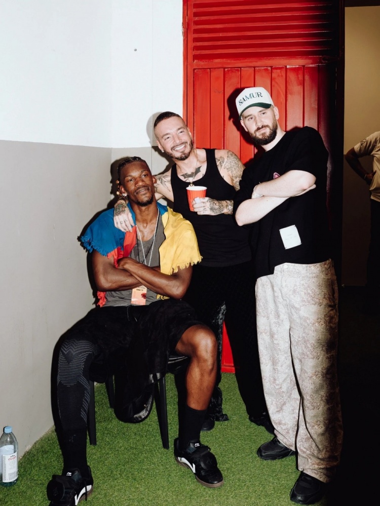 巴特勒哥伦比亚度假 社媒晒照支持好友J Balvin